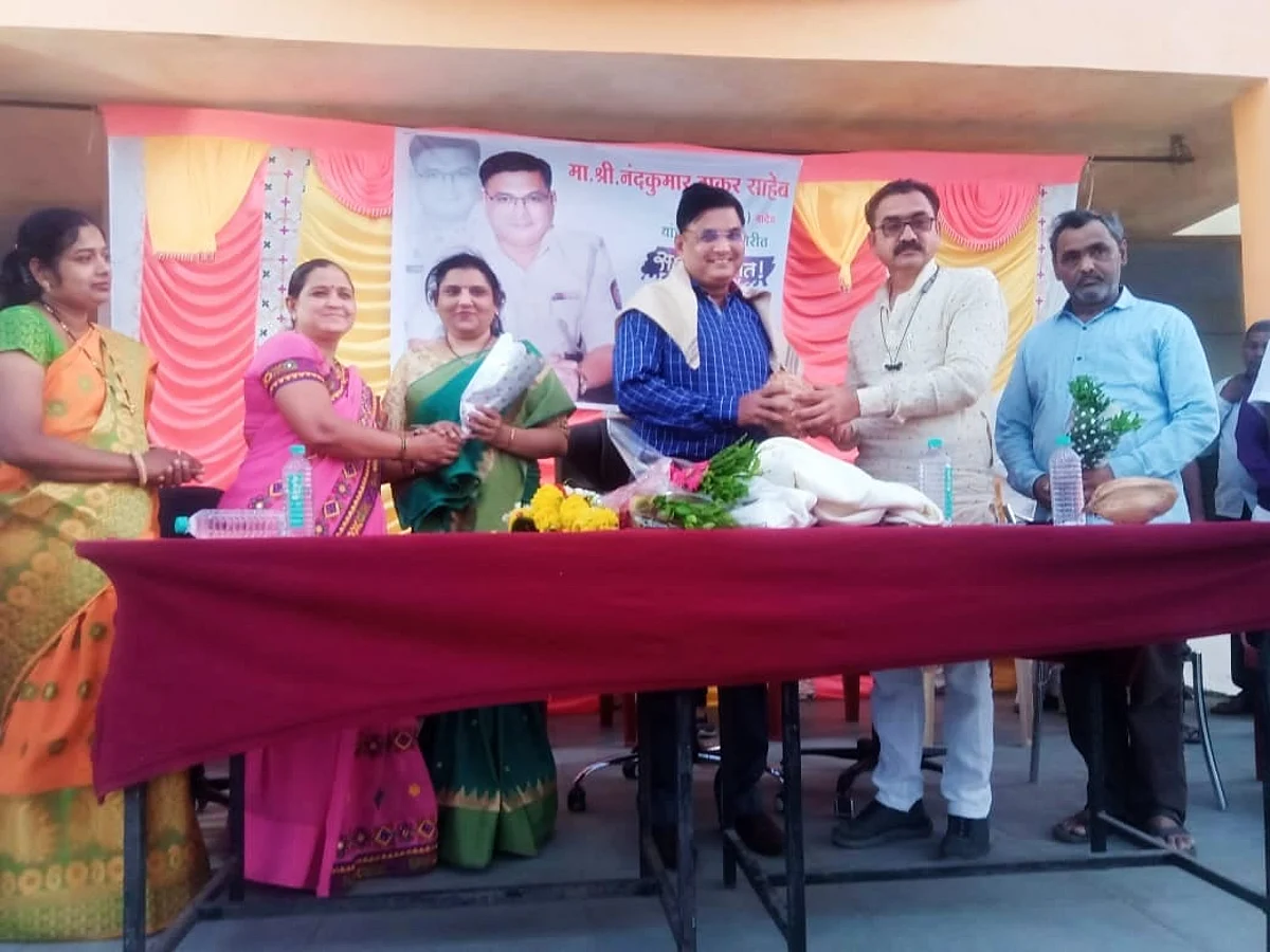 नांदेडचे पोलीस अधिक्षक नंदकुमार ठाकुर यांचा दोंडाईचात सन्मान