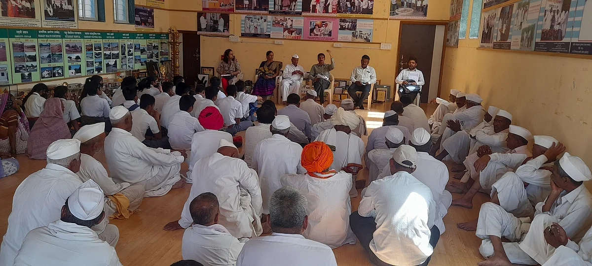 हिवरेबाजारमध्ये डंपरव्दारे वाहतुकीवर बंदी