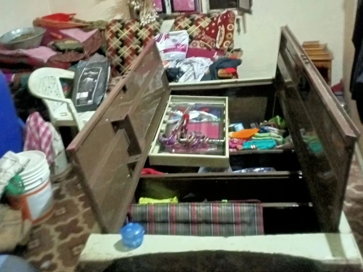 घरमालक झोपेतच ; चोरट्यांनी पळवले १५ लाखाचे घबाड