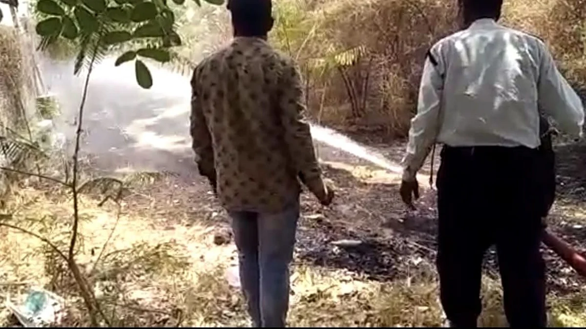 Fire outside MSEDCL office