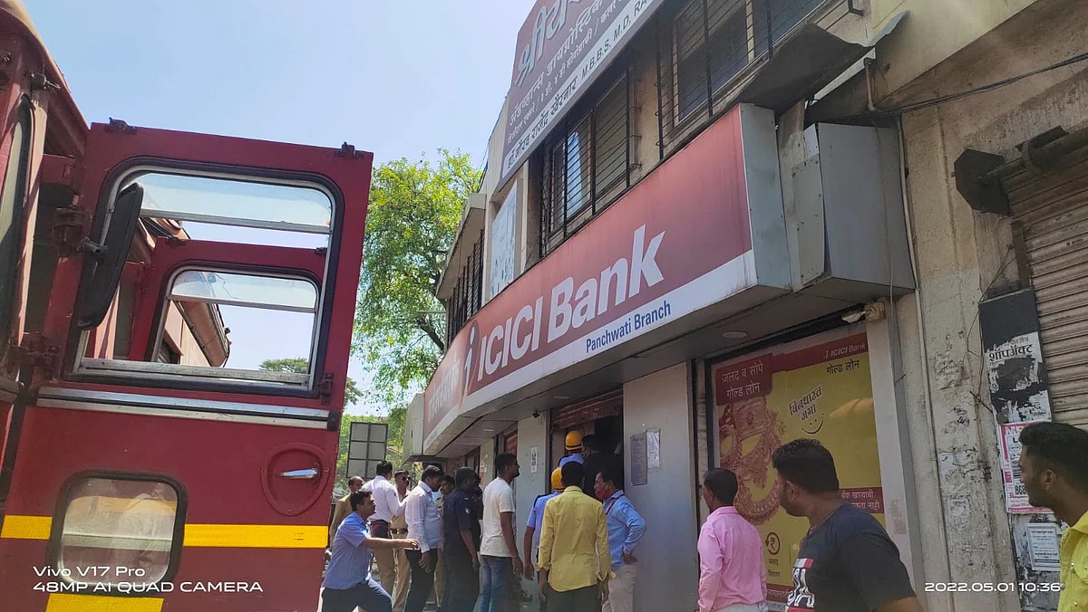 ICICI बँकेला मोठी आग; अग्निशमन दल घटनास्थळी दाखल