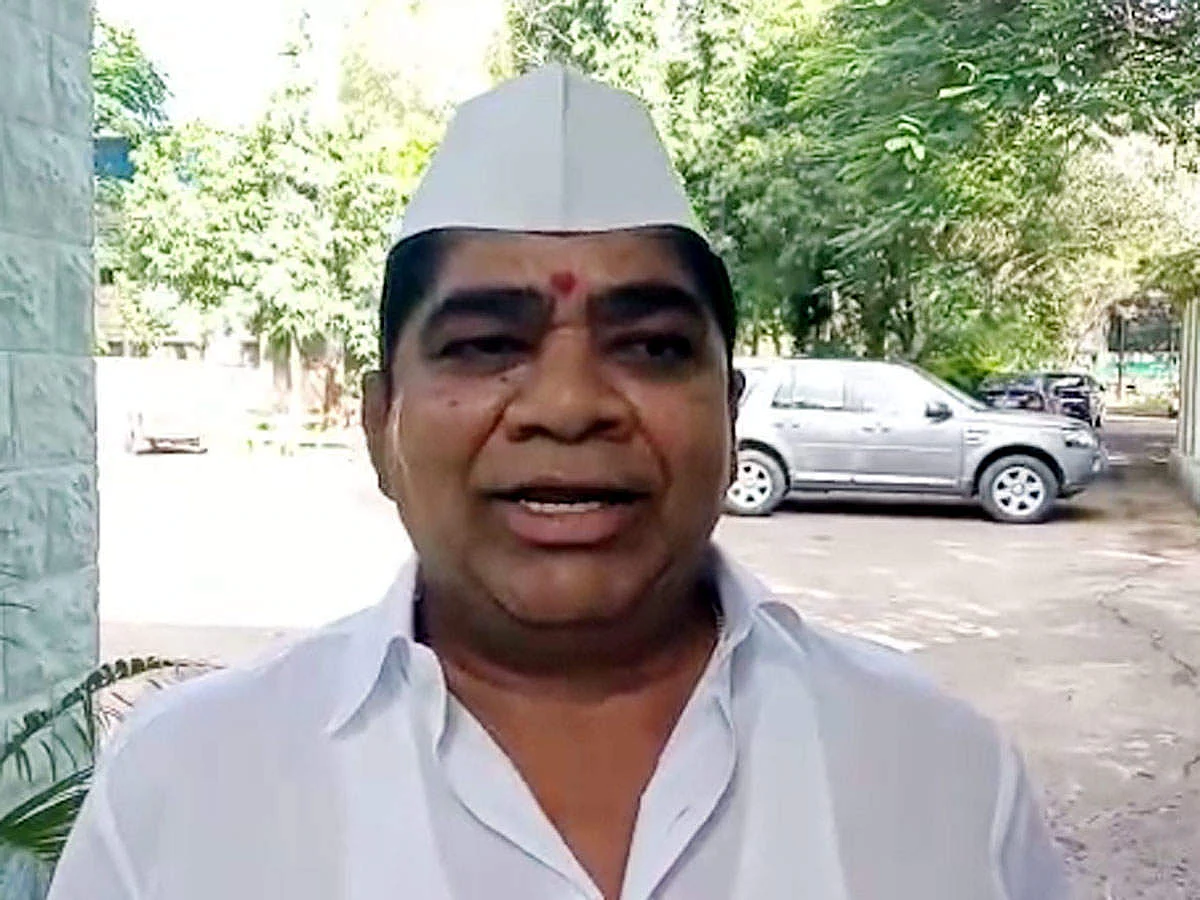 आपले खासदार तोंडच उघडत नाहीत !
