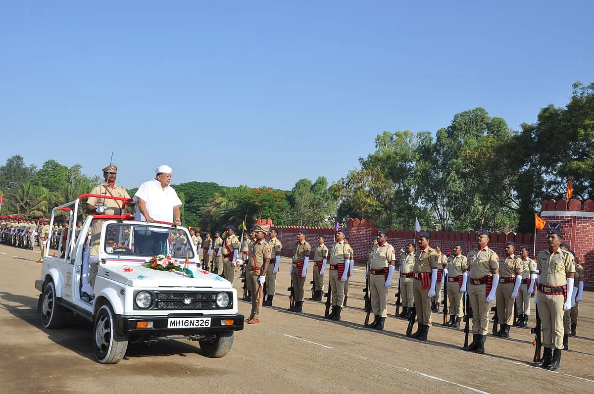 जिल्हयाच्या सर्वांगीण विकासाकरीता शासन कटीबध्द - पालकमंत्री हसन मुश्रीफ