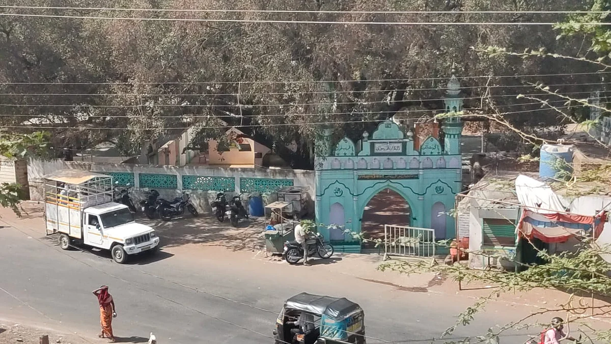 नंदूरबार जिल्ह्यातील प्रत्येक मज्जित बाहेर पोलीस बंदोबस्त