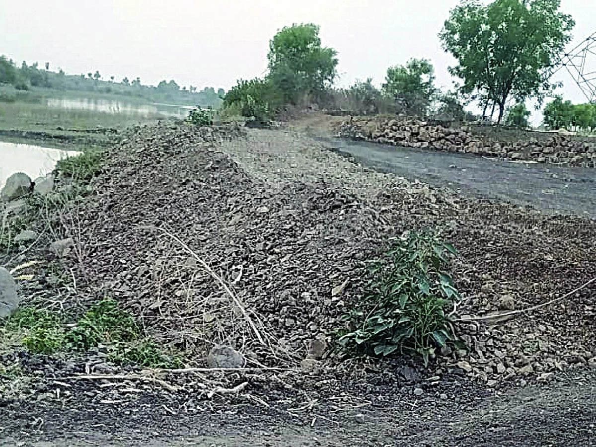 खंडाळा तलावाच्या बुडीत क्षेत्रातील जमीन लाटण्याचा प्रयत्न