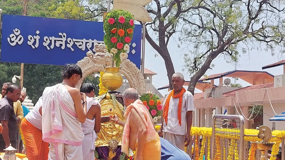 शनीजयंतीनिमित्त शिंगणापुरात दोन लाख भाविकांचे दर्शन