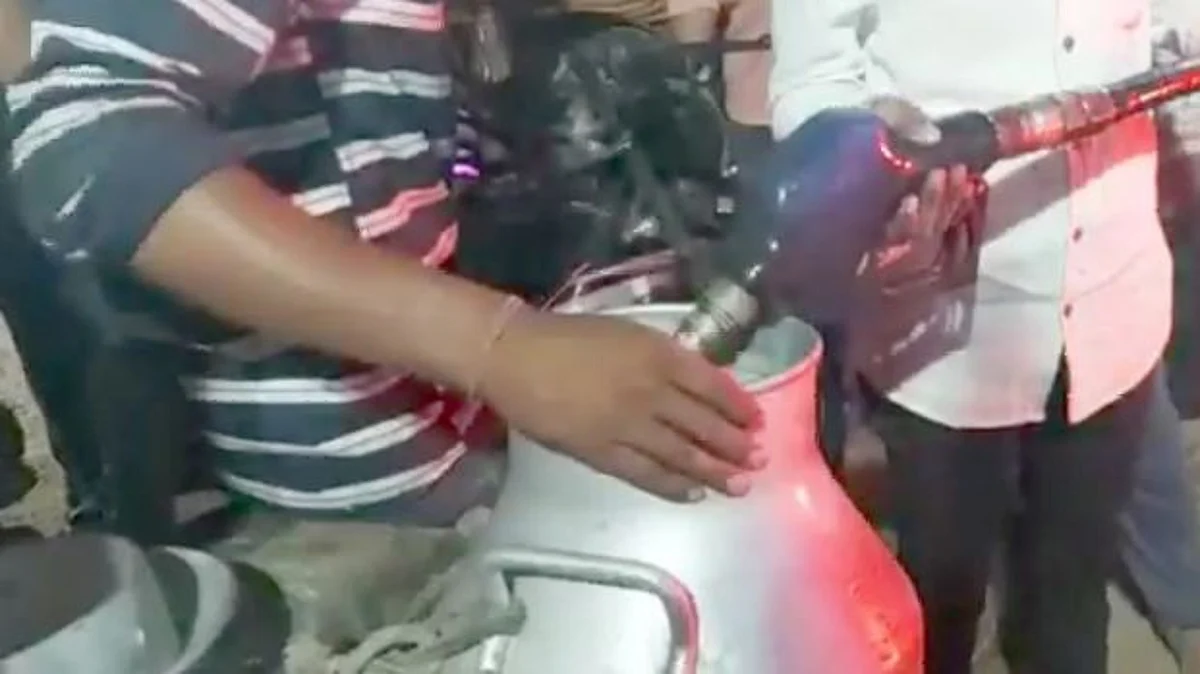 धक्कादायक : दुधाच्या कॅनमध्ये भरले डिझेल