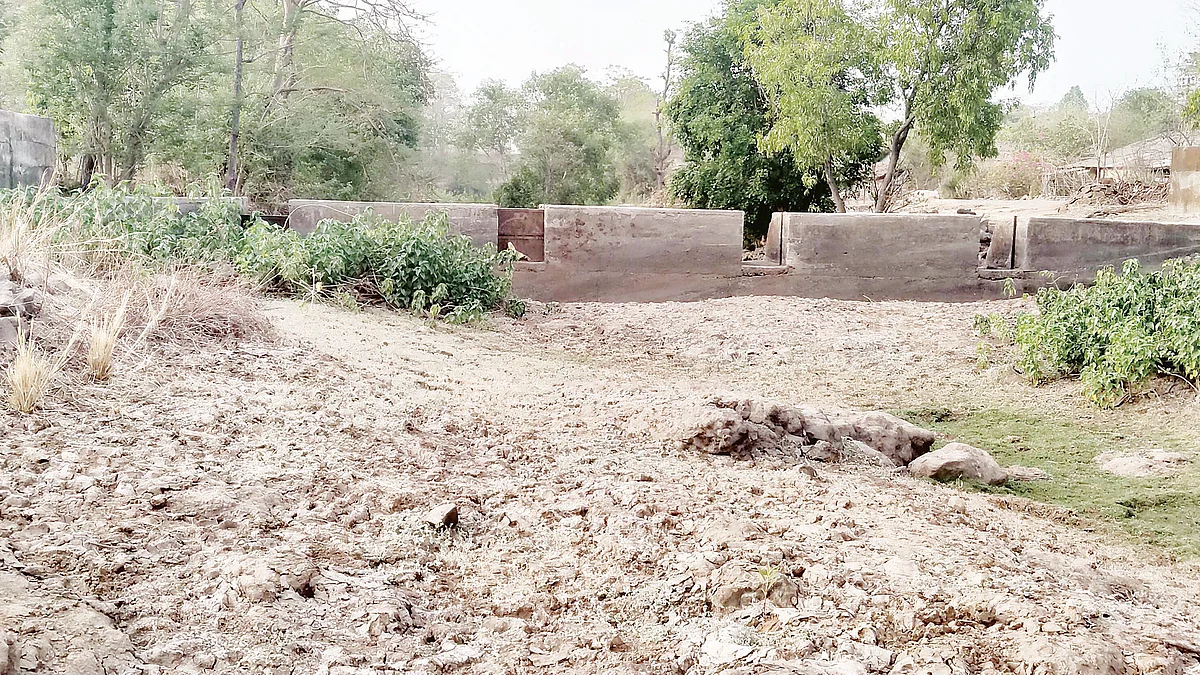 ऐन उन्हाळ्यात हरसूल परिसरात बंधारे कोरडेठाक