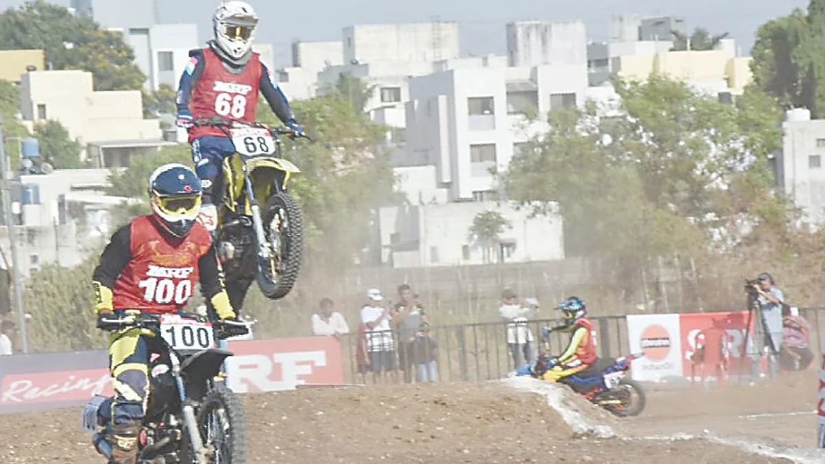 2nd prize to Deshdoot's Satish Devgire