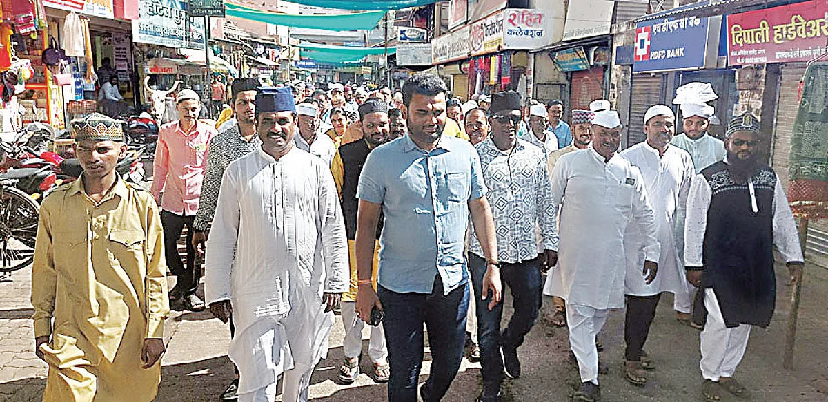 शांतता नांदावी यासाठी सर्वपक्षीय शांतता फेरी