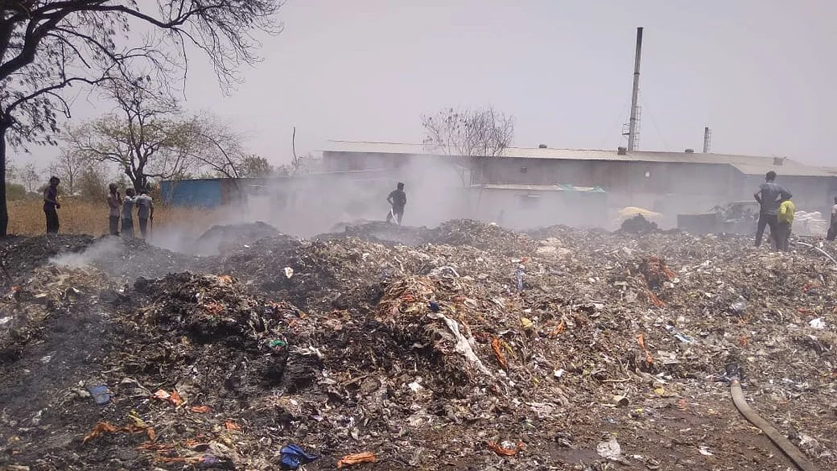 पेपर मीलला आग ; लाखोचे नुकसान