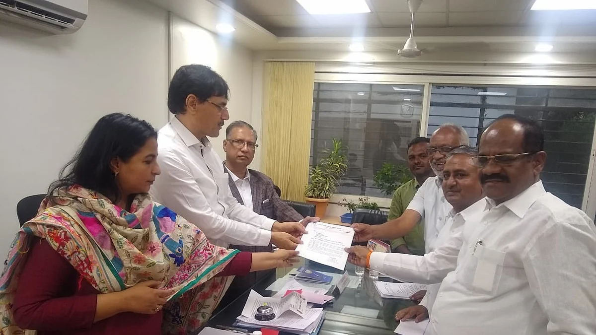 समर्पित आयोगाने जाणून घेतले जनमत
