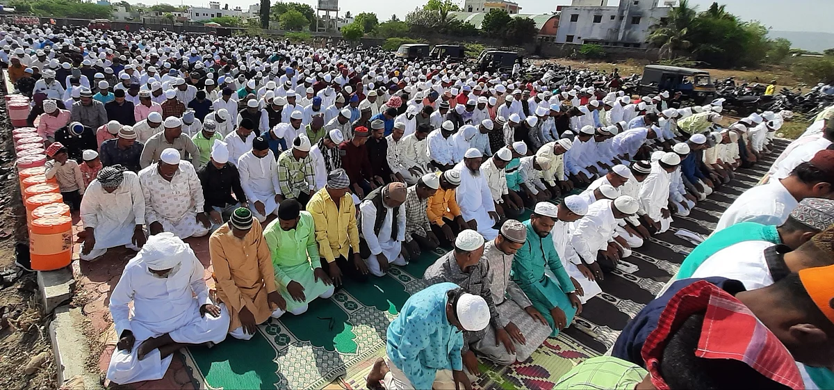 तिसगाव येथे रमजान ईद उत्साहात साजरी