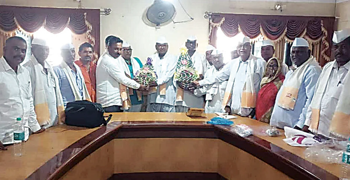 चापडगाव सोसायटीच्या चेअरमनदी आव्हाड