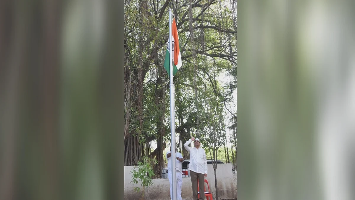 Maharashtra Din : राहाता तहसील येथे आ. विखे यांच्या हस्ते ध्वजारोहण