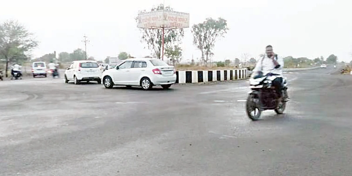 विस्तारीत रस्ता वाहतूकीसाठी असुरक्षितच