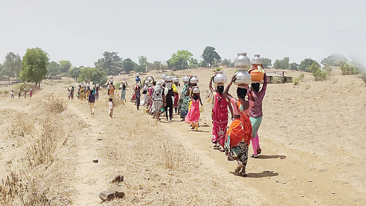 Water supply by tanker in Rohile Village