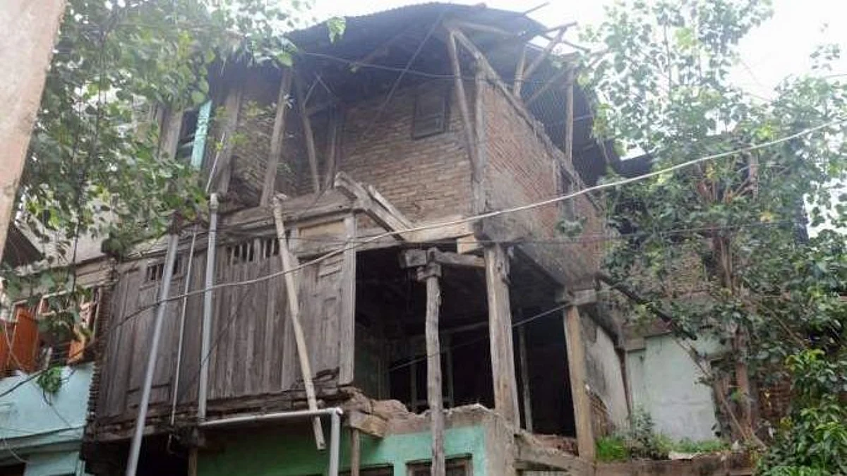 धोकादायक घरांसमोर फलक कधी लावणार?