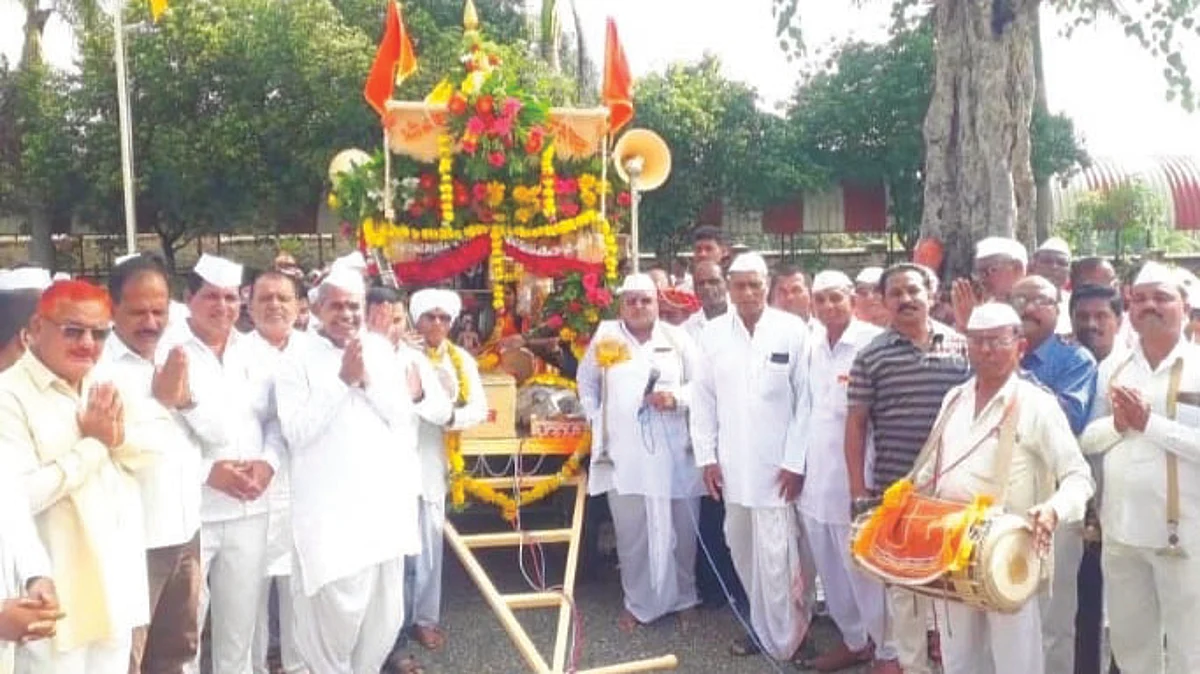 नेवासा येथील संत ज्ञानेश्वर माऊलींच्या आषाढी वारी पालखी दिंडीचे प्रस्थान