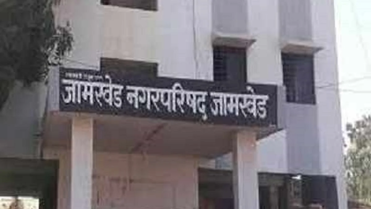 जामखेड नगरपरिषदेने फळ विक्रेत्यांना पर्यायी जागा द्यावी