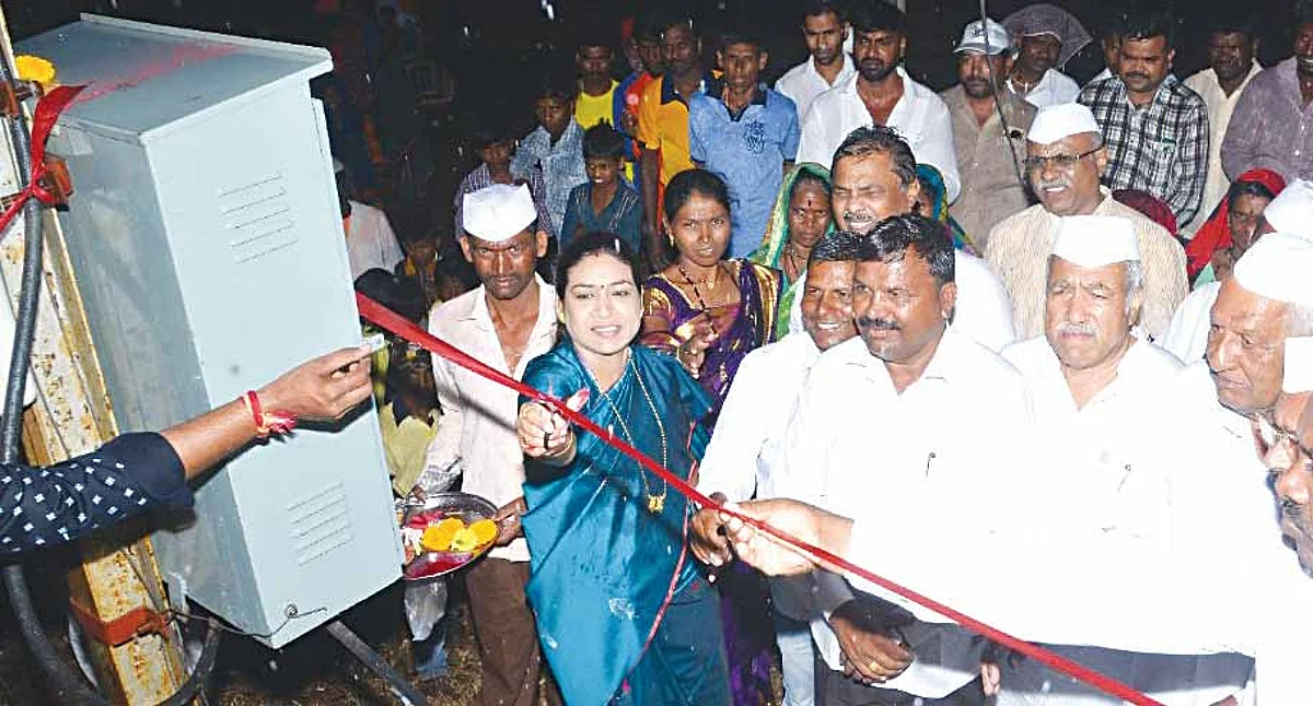 पन्नास वर्षांनंतर वैष्णव पाड्यावर वीज पुरवठा