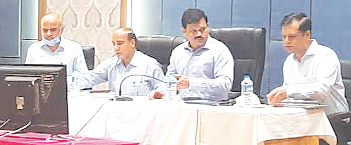थकबाकीदारांचा वीजपुरवठा खंडित करा