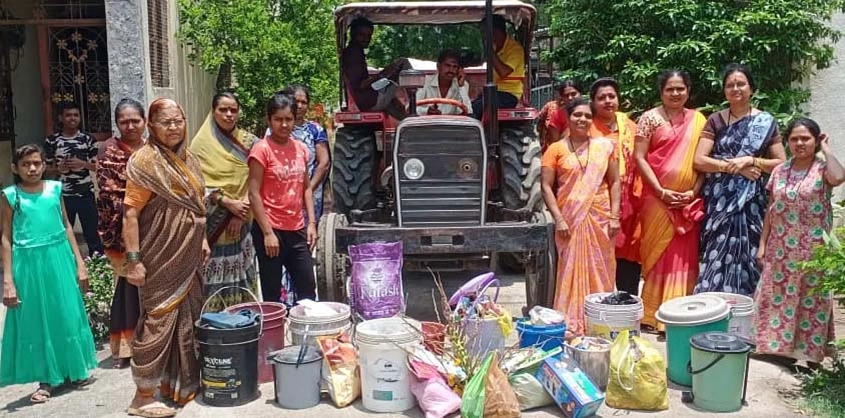 साकुरीत महिलांनी अडविला कचर्याचा ट्रॅक्टर