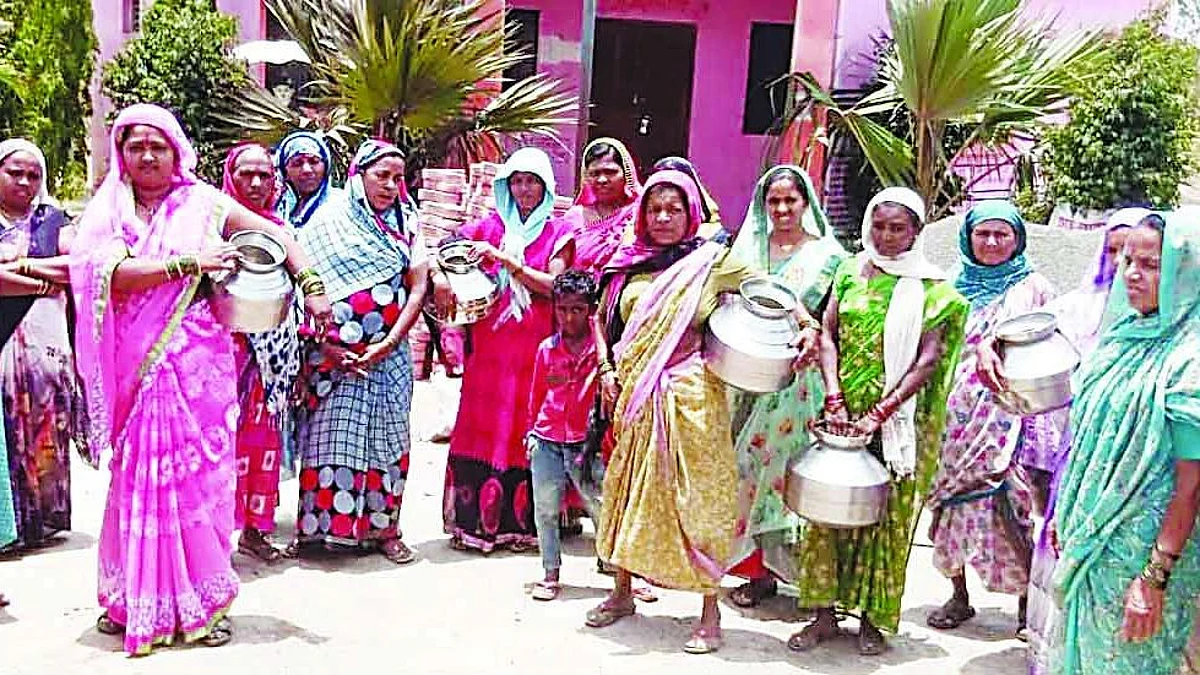मुळाणे येथे महिलांचा हंडा मोर्चा