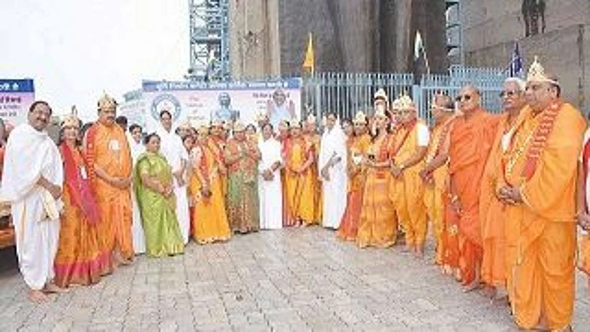 मांगीतुंगीत भाविकांंची मांदियाळी