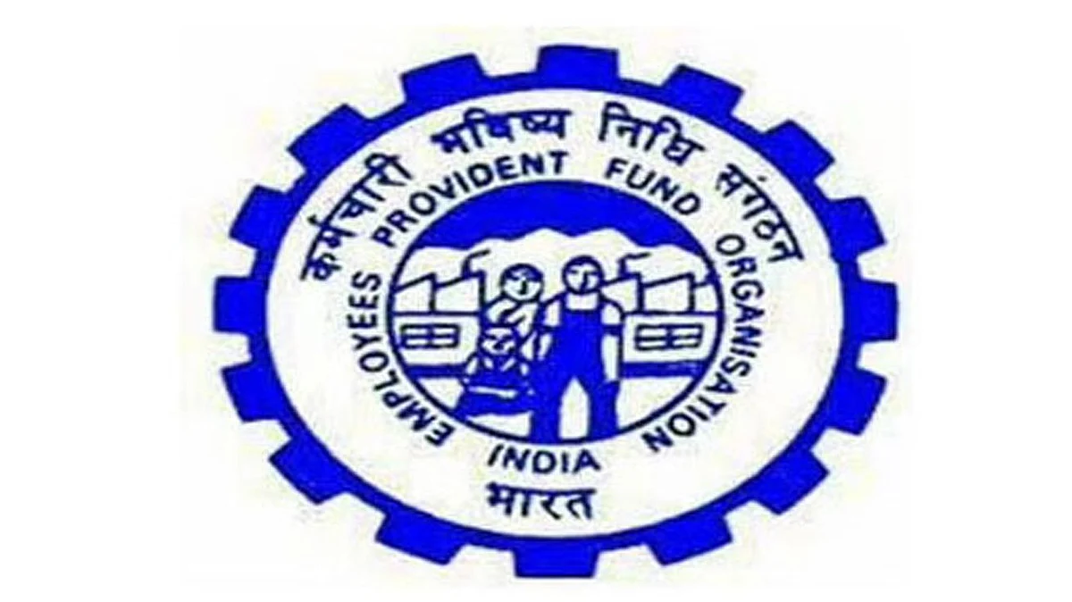 नोकरदार वर्गाला झटका; पीएफ व्याजदरात कपात