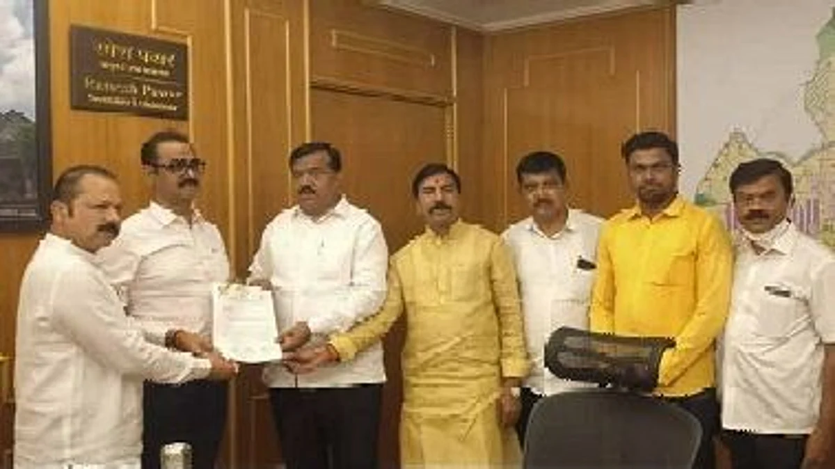 शिवसेनेकडून मनपा आयुक्तांना निवेदन