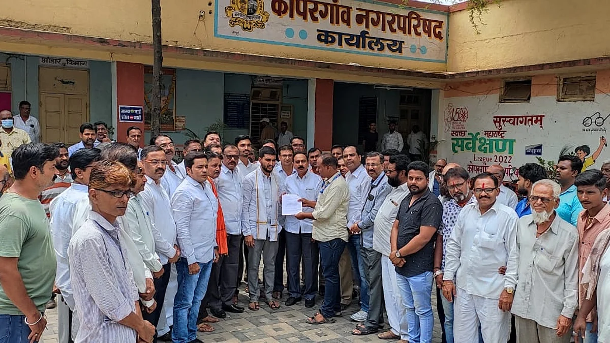 गोरगरिबांच्या संसारावर जेसीबी फिरवून राख रांगोळी करू नका