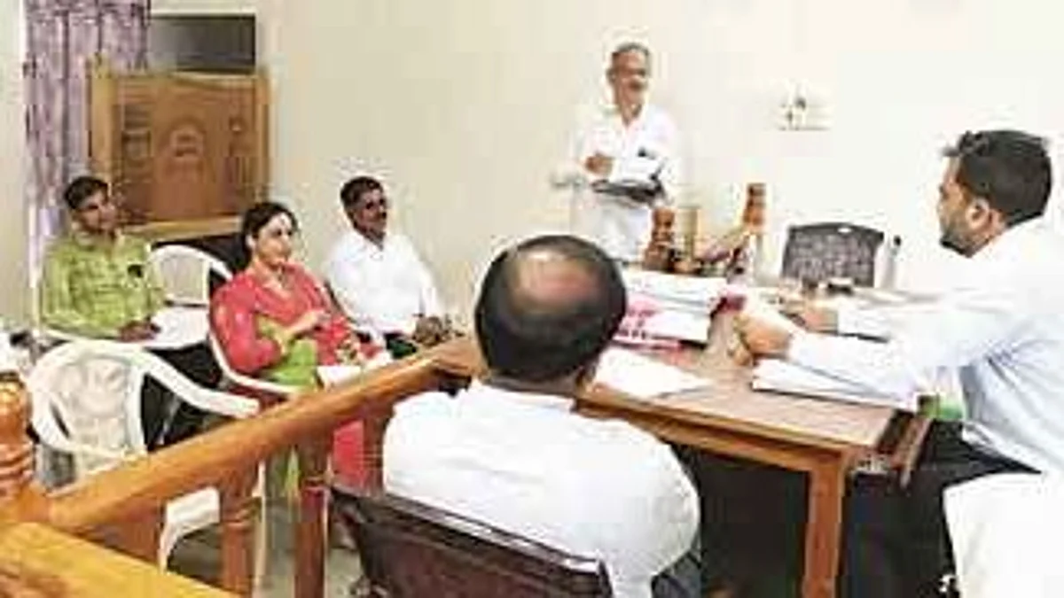 शाळाबाह्य विद्यार्थ्यांना शिक्षणाच्या प्रवाहात सामील करा