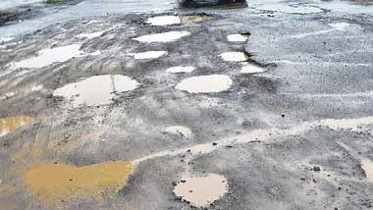 पाऊस आला धावून, रस्ते गेले वाहून