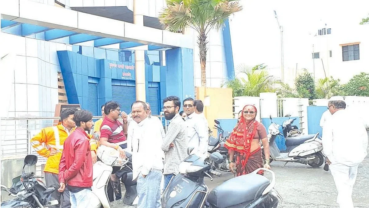 ज्यांच्या विरोधात तक्रार त्यांच्याच हातात कारभार
