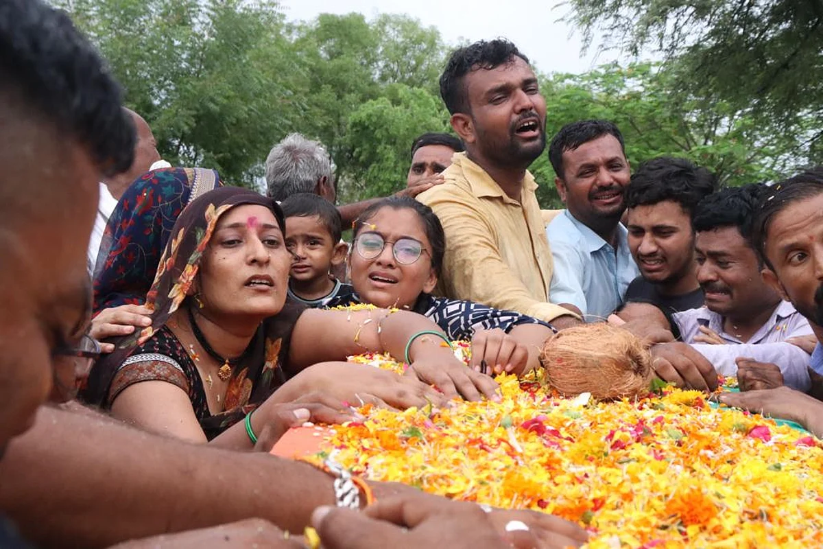 Photos # भातखंडेचा जवान दत्तात्रय पाटील अनंतात विलीन