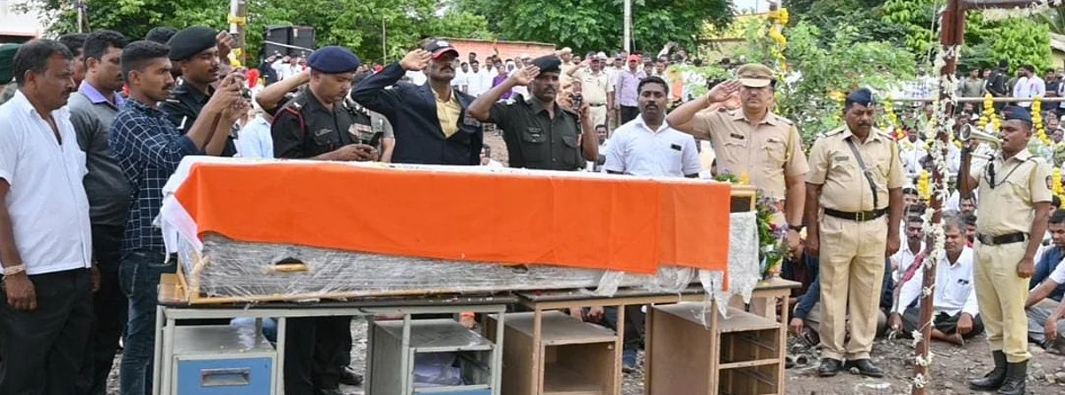 शहिद जवान साठे यांच्यावर सरकारी इतमामात अंत्यसंस्कार