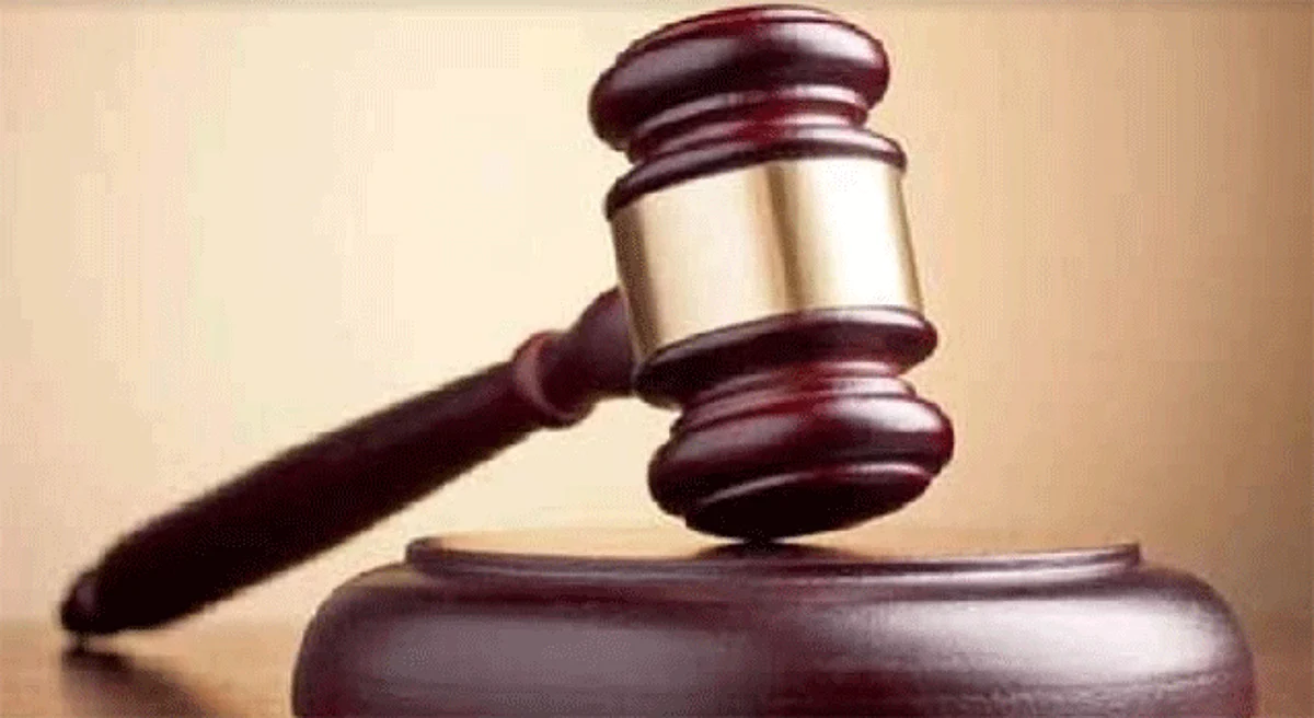 तुरुंग अधिकाऱ्यांवर गुन्हा दाखल