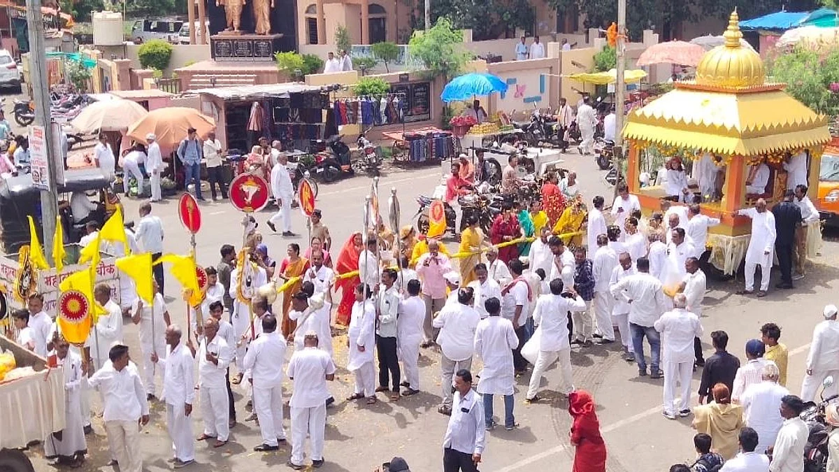 शहादा येथे भगवान जगन्नाथांची भव्य रथयात्रा