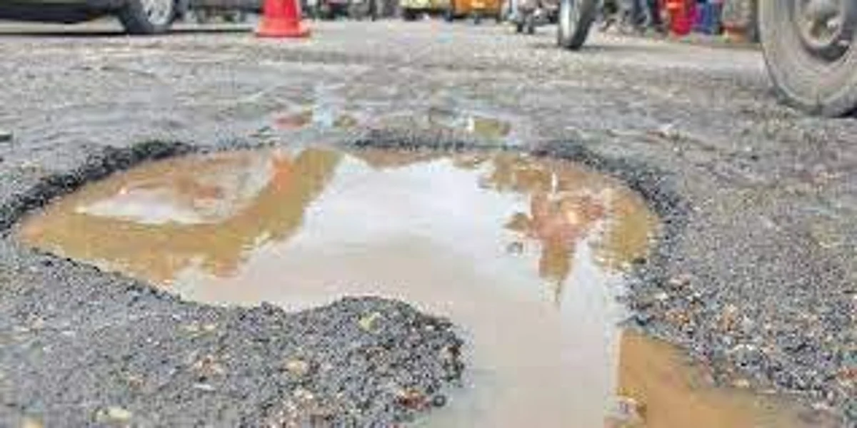 रस्ते दुरुस्तीत पाणी खड्ड्यातच मुरते का?