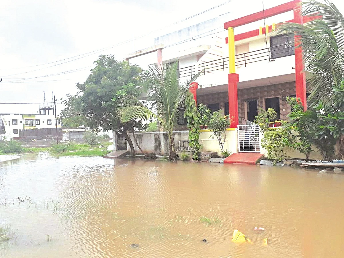 सर आली धावून, रस्ता गेला वाहून