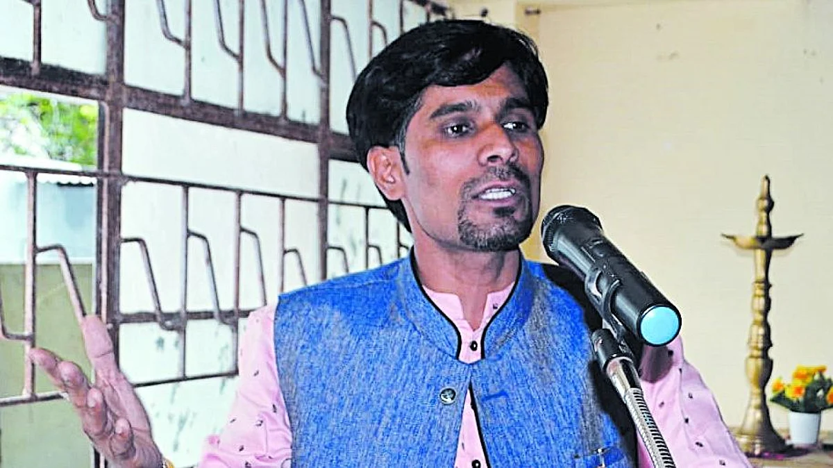 आठ मन लाकडांच्या आहुतीत 80 वर्षाचा इतिहास पुसला जातो