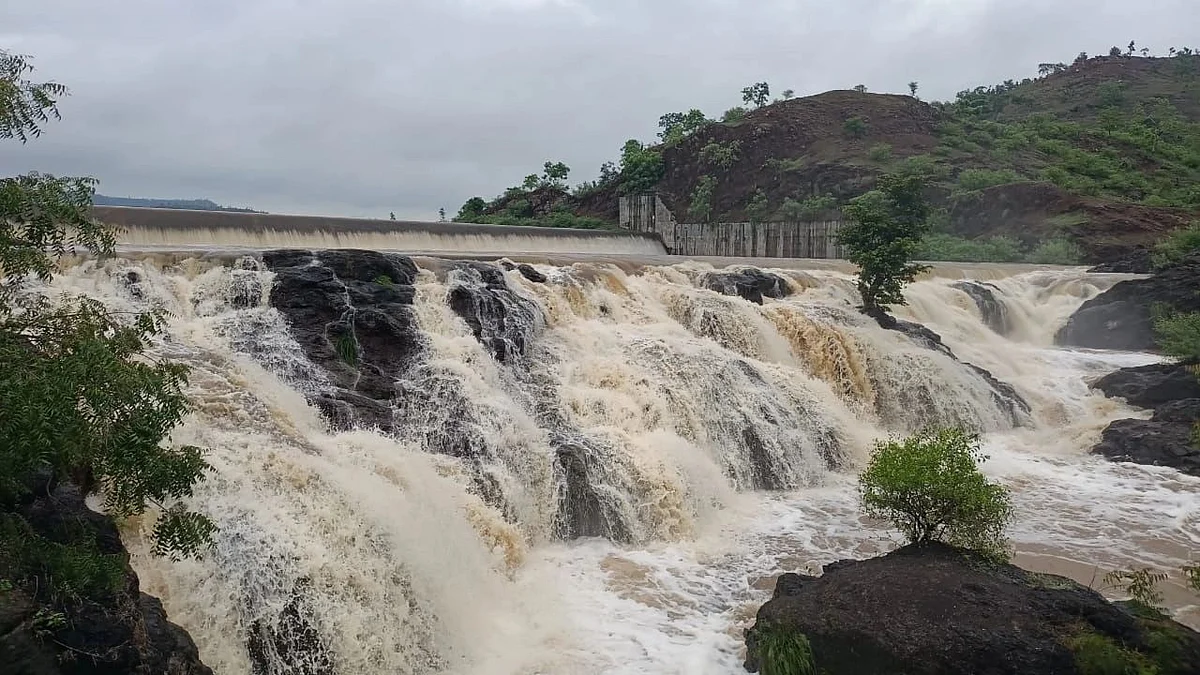 मंगरूळ धरण ओव्हर फ्लो