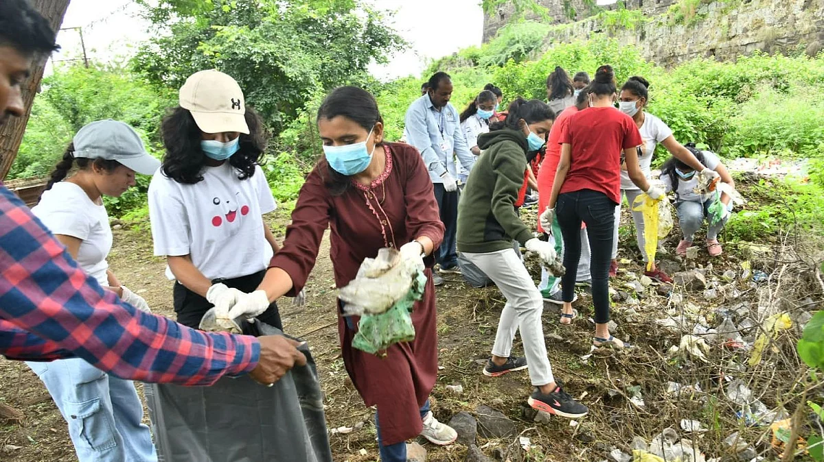 ऐतिहासिक वास्तू , किल्ल्यांमध्ये स्वच्छता मोहीम