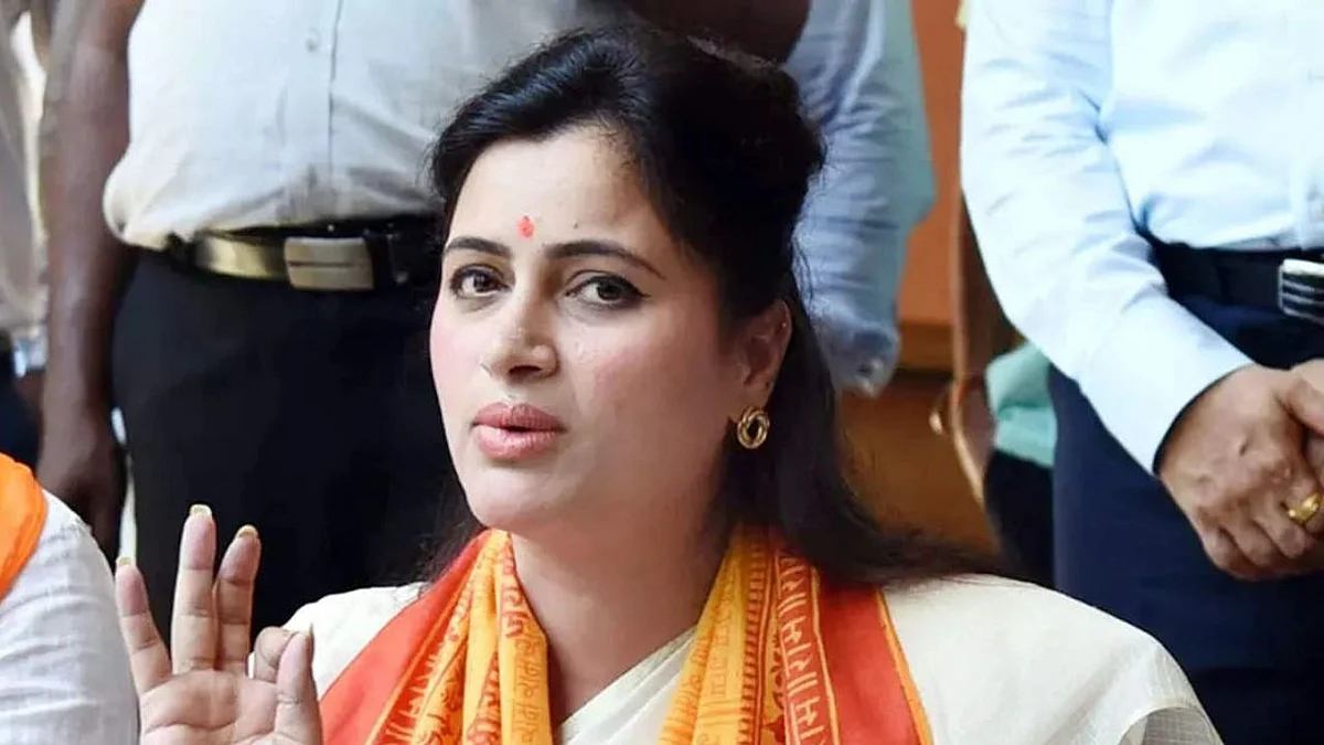 नवनीत राणा यांच्याविरोधात अजामीनपात्र अटक वॉरंट