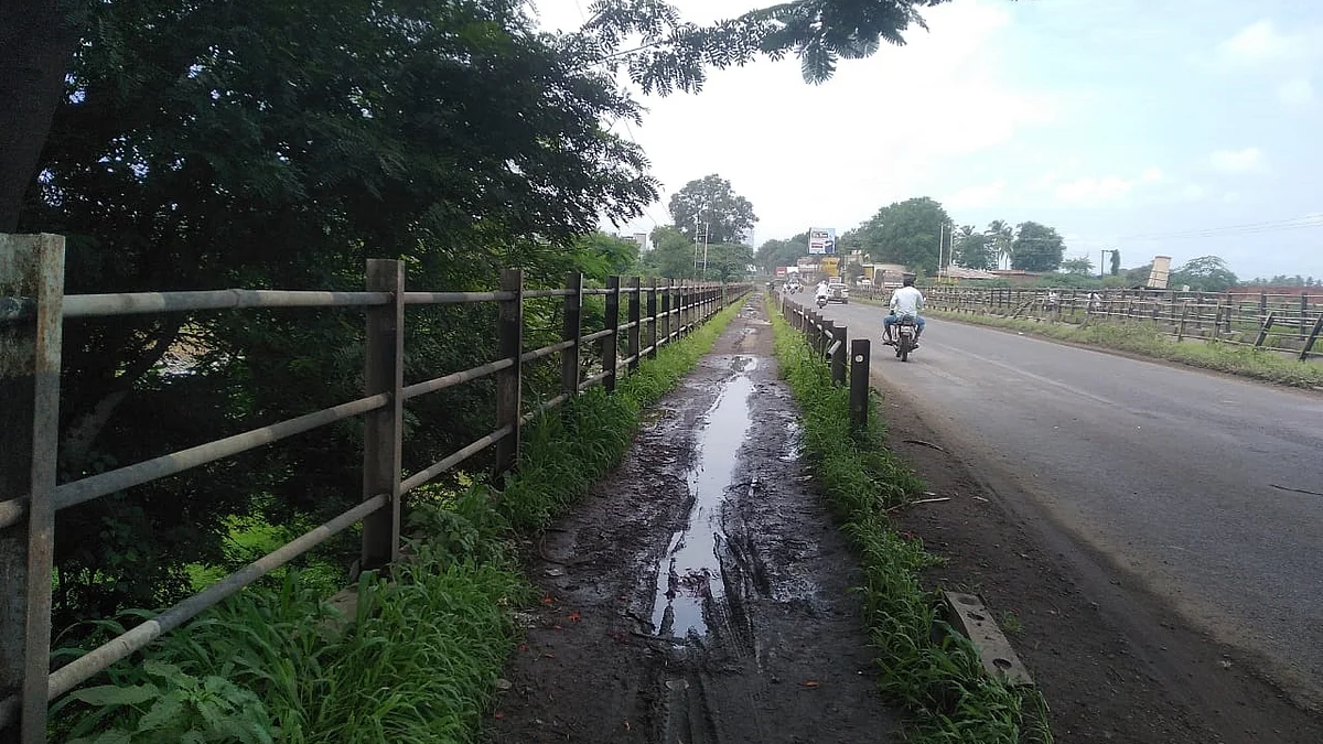 मुळा नदीवरील तुटक्या पादचारी मार्गाची तातडीने दुरूस्ती