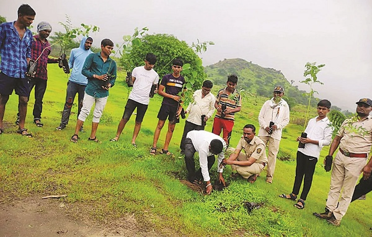 राखीव वनातील अतिक्रमणाचा डाव उधळला
