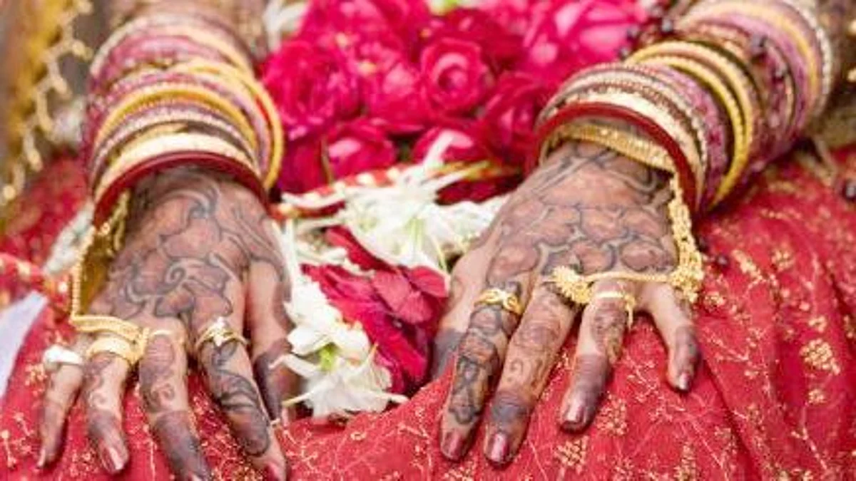 कौमार्य चाचणी अवैज्ञानिक; शेकडो कालबाह्य रुढींचे काय?