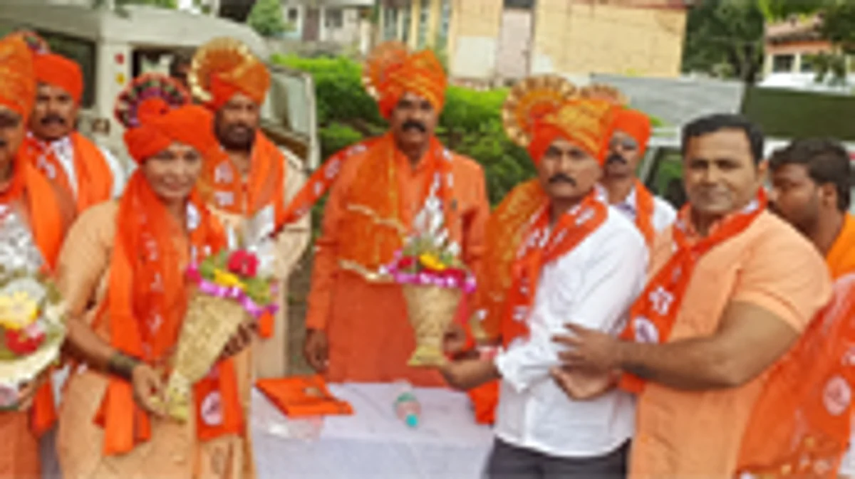 उद्धव ठाकरे यांच्या डोळ्यातील अश्रुंचा बदला घ्या - मोरे