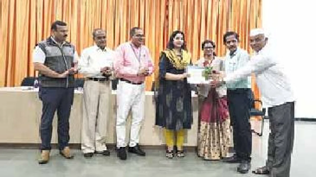 स्वच्छ विद्यालय स्पर्धेेतील विजेत्या शाळांचा गौरव